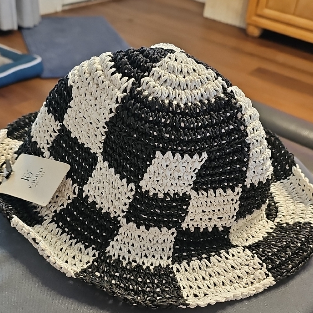 100% Paper Woven Checkered Hat in Black and  White 24"‎ Around. NWT